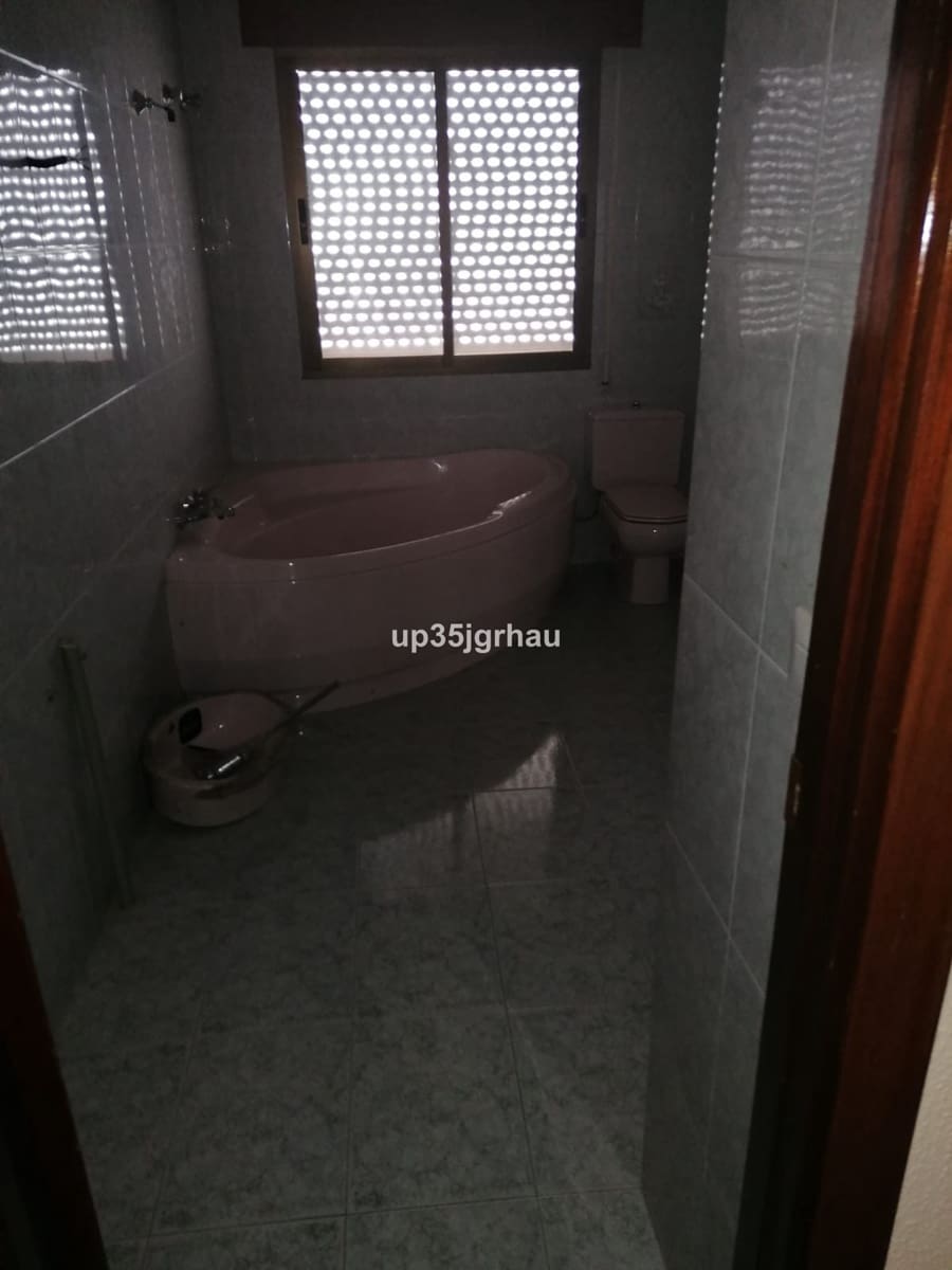7 bedroom Townhouse for sale in Ronda with garage - € 399,900 (Ref: 10128630)