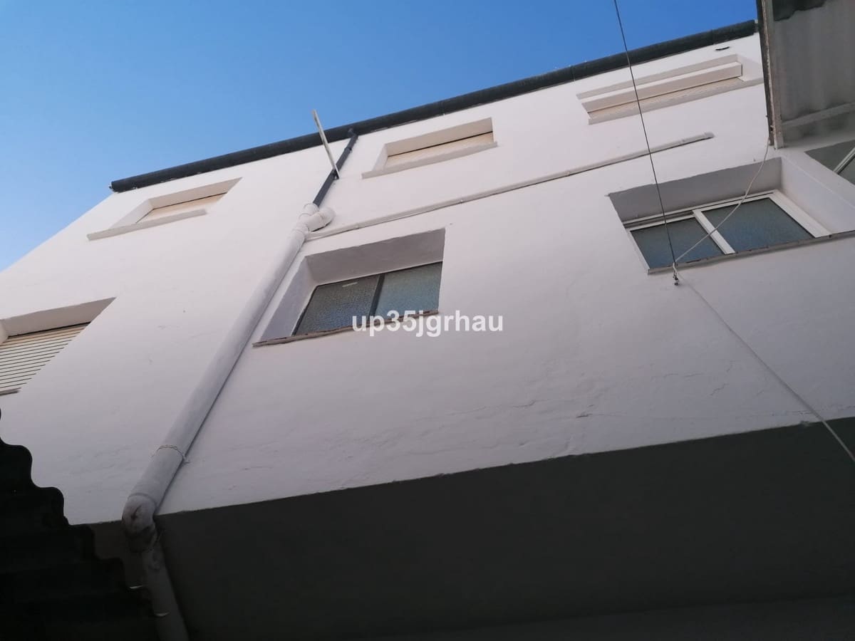 7 bedroom Townhouse for sale in Ronda with garage - € 399,900 (Ref: 10128630)