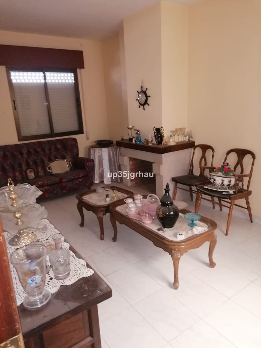 7 bedroom Townhouse for sale in Ronda with garage - € 399,900 (Ref: 10128630)
