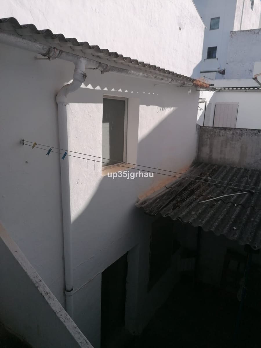 7 bedroom Townhouse for sale in Ronda with garage - € 399,900 (Ref: 10128630)