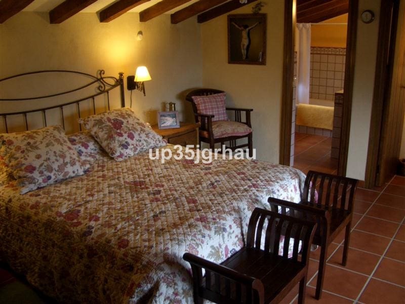 4 slaapkamer Finca/Landhuis te koop in Jubrique met zwembad garage - € 1.200.000 (Ref: 10128631)