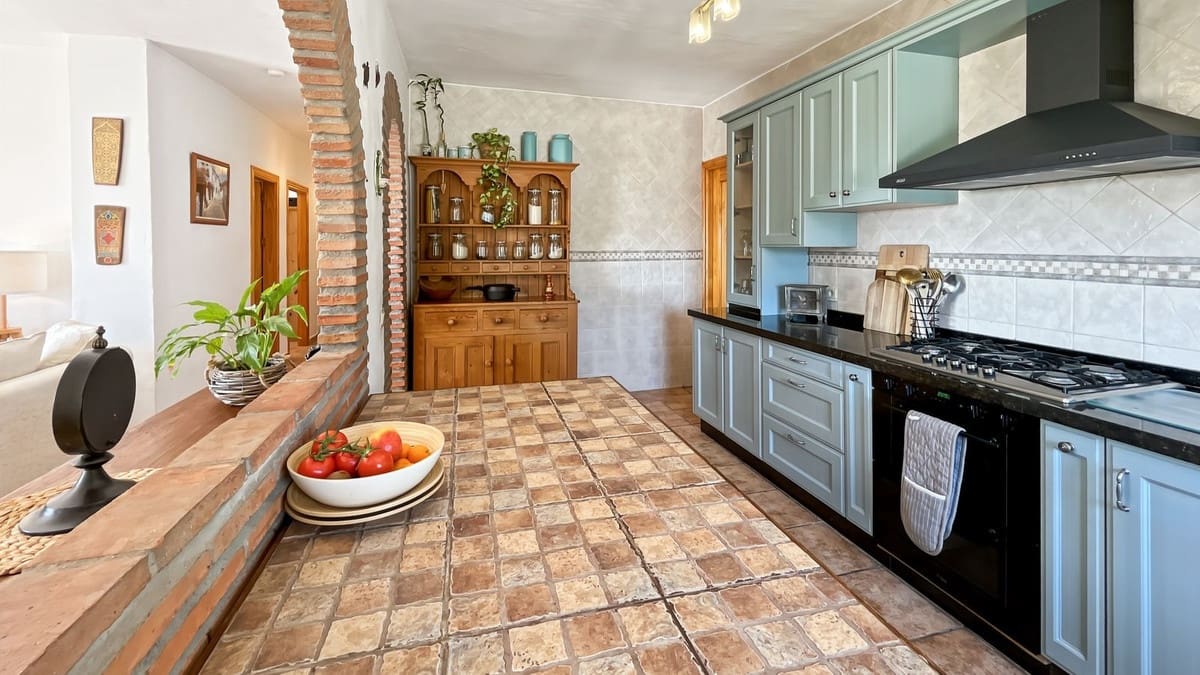 4 soverom Villa til salgs i Competa med svømmebasseng garasje - € 399 500 (Ref: 10128646)