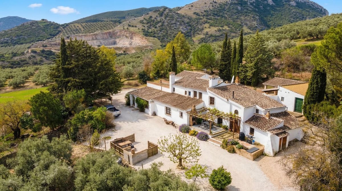 Finca/Casa Rural de 9 habitaciones en Villanueva del Rosario en venta con piscina garaje - 780.000 € (Ref: 10128648)