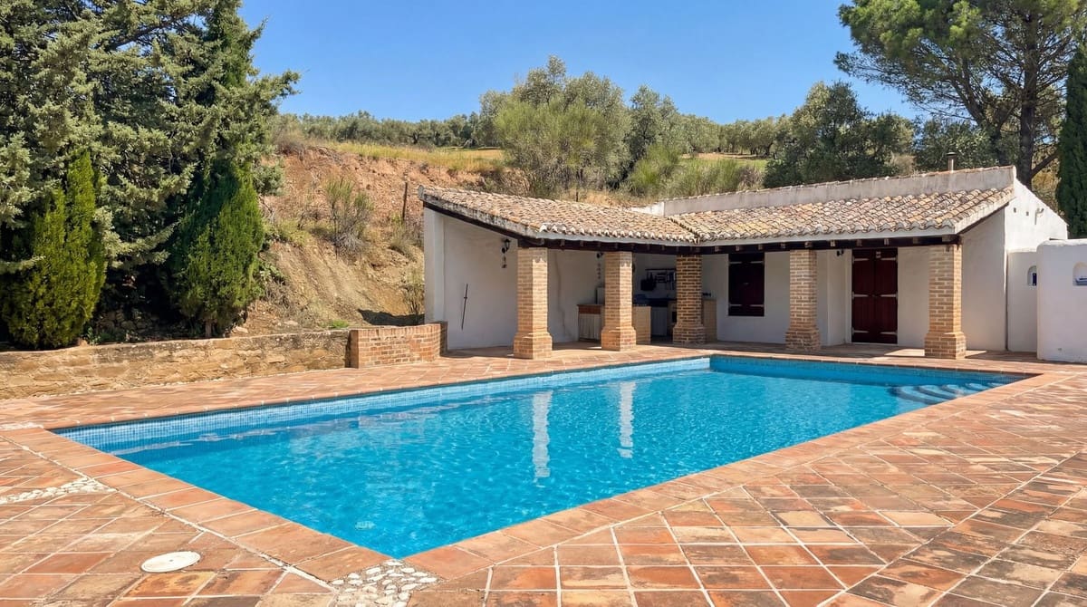 Finca/Casa Rural de 9 habitaciones en Villanueva del Rosario en venta con piscina garaje - 780.000 € (Ref: 10128648)