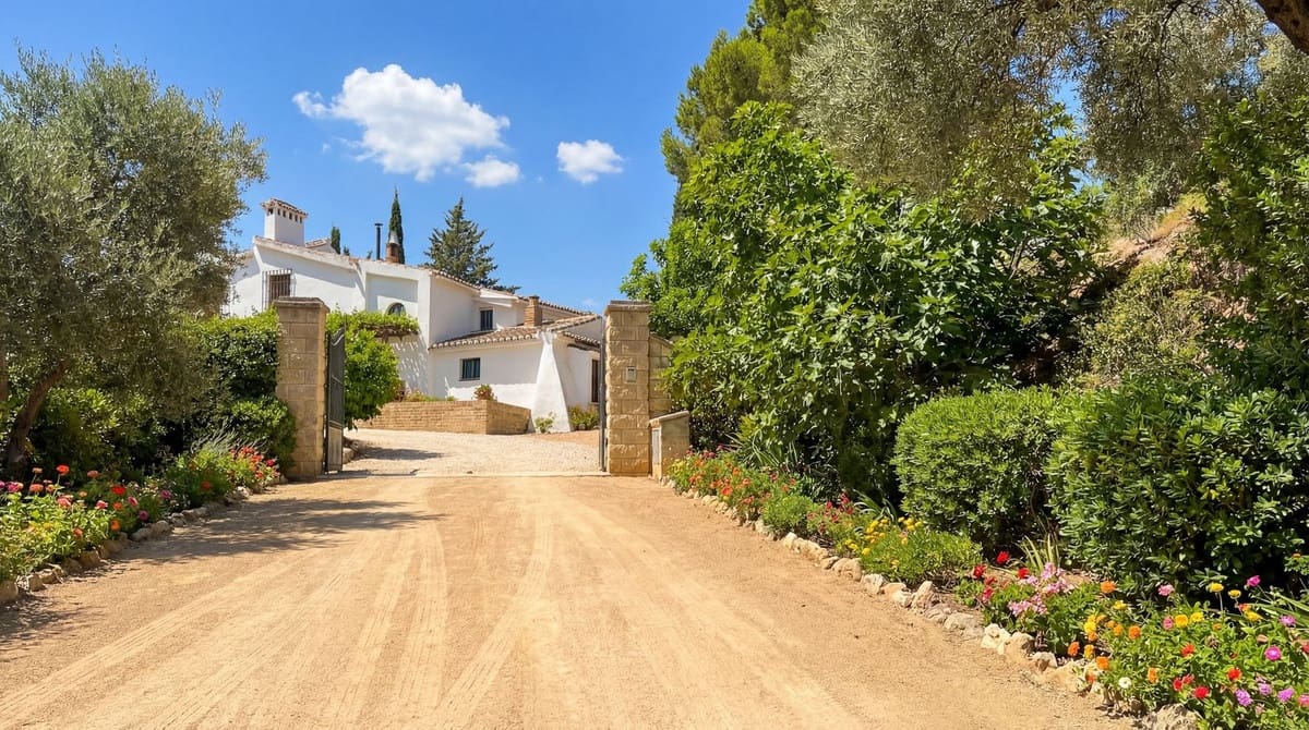 Finca/Casa Rural de 9 habitaciones en Villanueva del Rosario en venta con piscina garaje - 780.000 € (Ref: 10128648)