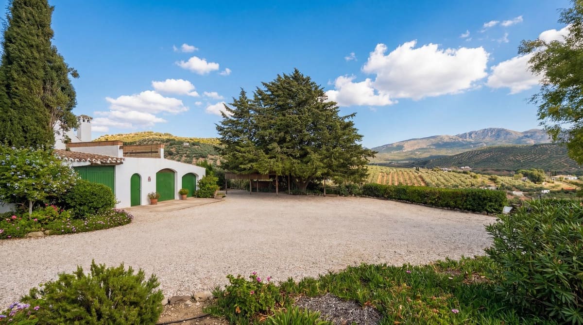 Finca/Casa Rural de 9 habitaciones en Villanueva del Rosario en venta con piscina garaje - 780.000 € (Ref: 10128648)