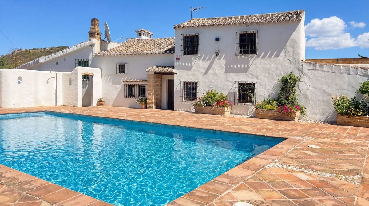 Finca/Casa Rural de 9 habitaciones en Villanueva del Rosario en venta con piscina garaje - 780.000 € (Ref: 10128648)