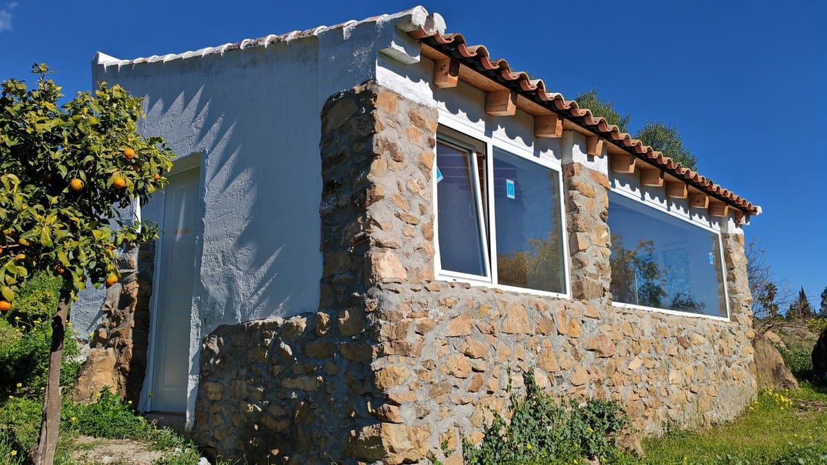Finca/Casa Rural de 4 habitaciones en Casarabonela en venta con piscina garaje - 395.000 € (Ref: 10128650)