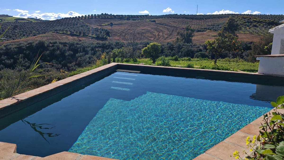 Finca/Casa Rural de 4 habitaciones en Casarabonela en venta con piscina garaje - 395.000 € (Ref: 10128650)