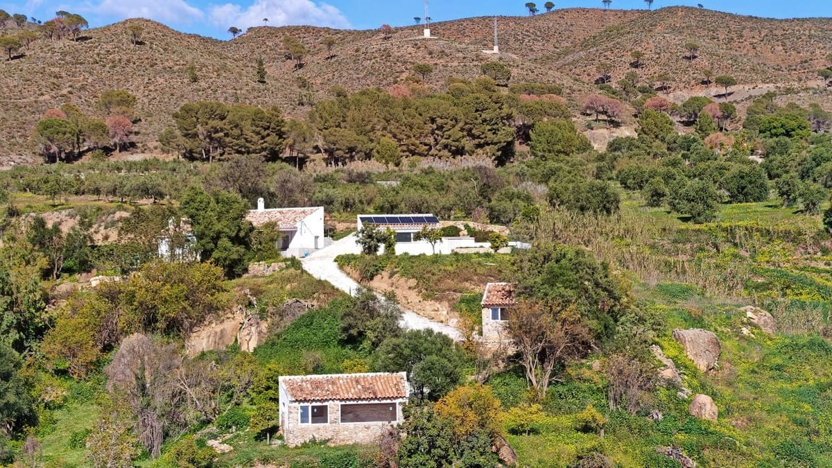 Finca/Casa Rural de 4 habitaciones en Casarabonela en venta con piscina garaje - 395.000 € (Ref: 10128650)