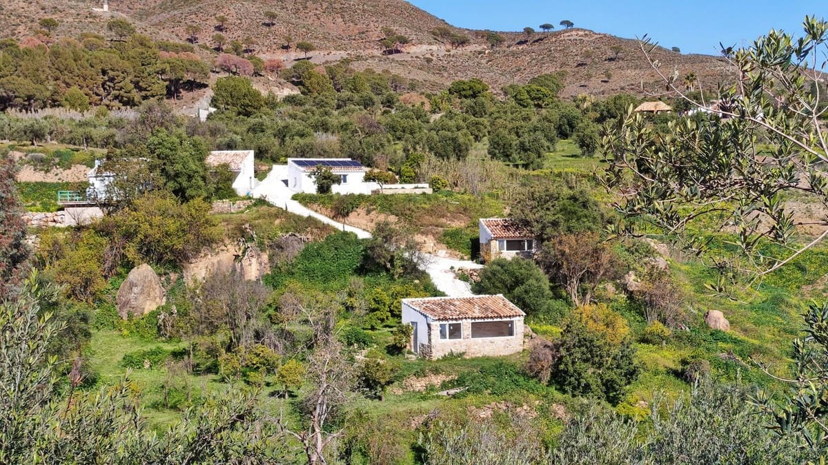 Finca/Casa Rural de 4 habitaciones en Casarabonela en venta con piscina garaje - 395.000 € (Ref: 10128650)
