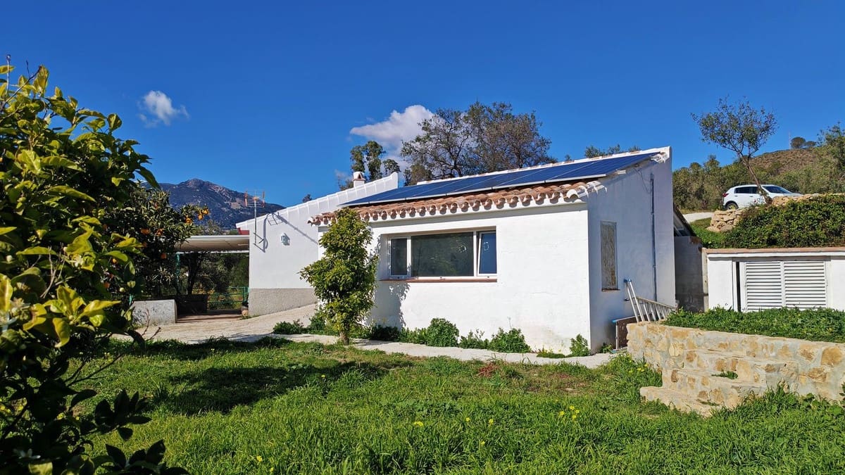 Finca/Casa Rural de 4 habitaciones en Casarabonela en venta con piscina garaje - 395.000 € (Ref: 10128650)