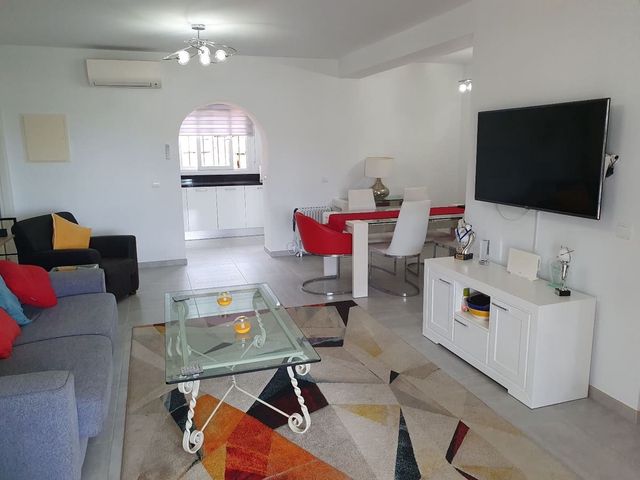 2 soverom Leilighet til salgs i El Paraiso, Estepona med svømmebasseng garasje - € 425 000 (Ref: 10128654)