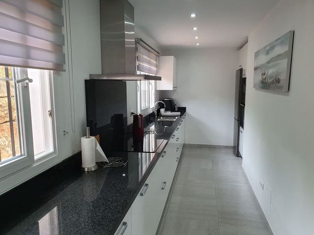 2 soverom Leilighet til salgs i El Paraiso, Estepona med svømmebasseng garasje - € 425 000 (Ref: 10128654)