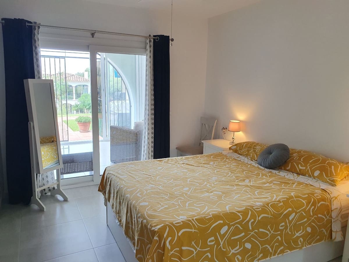 2 soverom Leilighet til salgs i El Paraiso med svømmebasseng garasje - € 425 000 (Ref: 10128654)