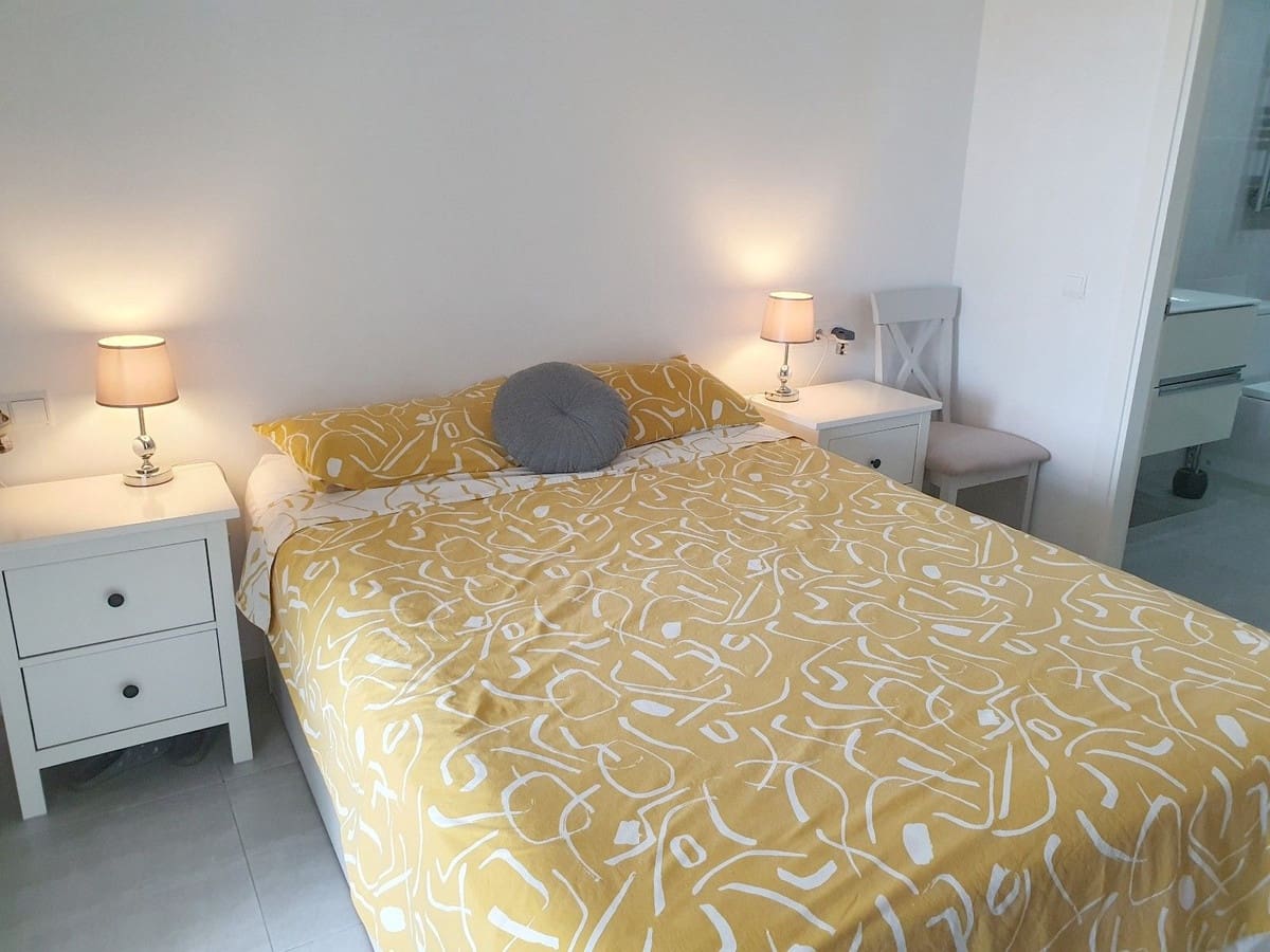 2 soverom Leilighet til salgs i El Paraiso med svømmebasseng garasje - € 425 000 (Ref: 10128654)