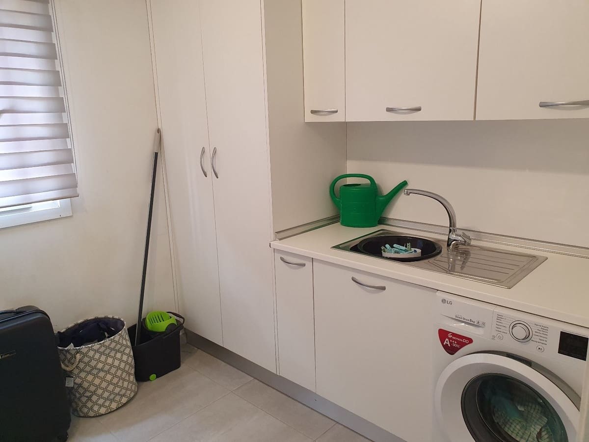 2 soverom Leilighet til salgs i El Paraiso med svømmebasseng garasje - € 425 000 (Ref: 10128654)