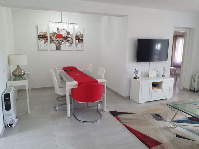 2 soverom Leilighet til salgs i El Paraiso, Estepona med svømmebasseng garasje - € 425 000 (Ref: 10128654)
