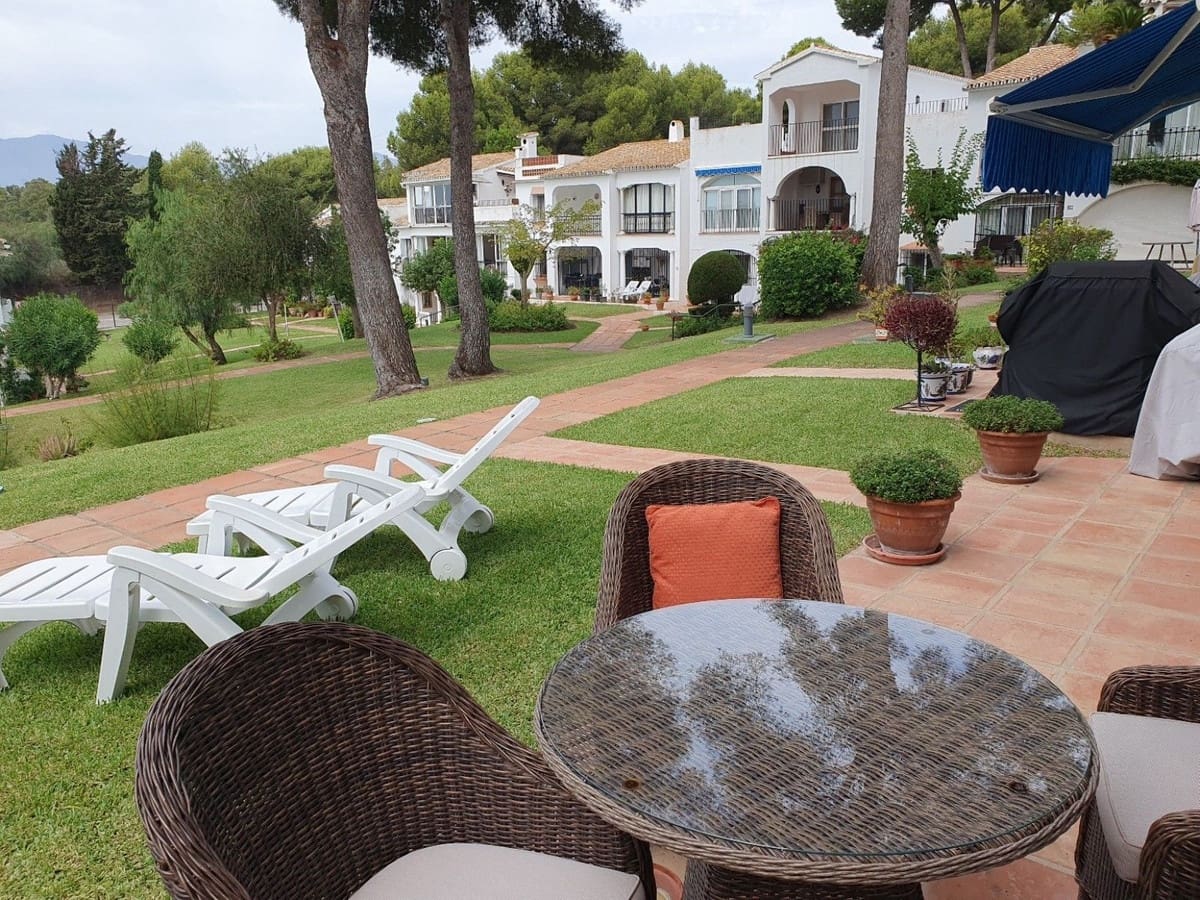 2 soverom Leilighet til salgs i El Paraiso med svømmebasseng garasje - € 425 000 (Ref: 10128654)