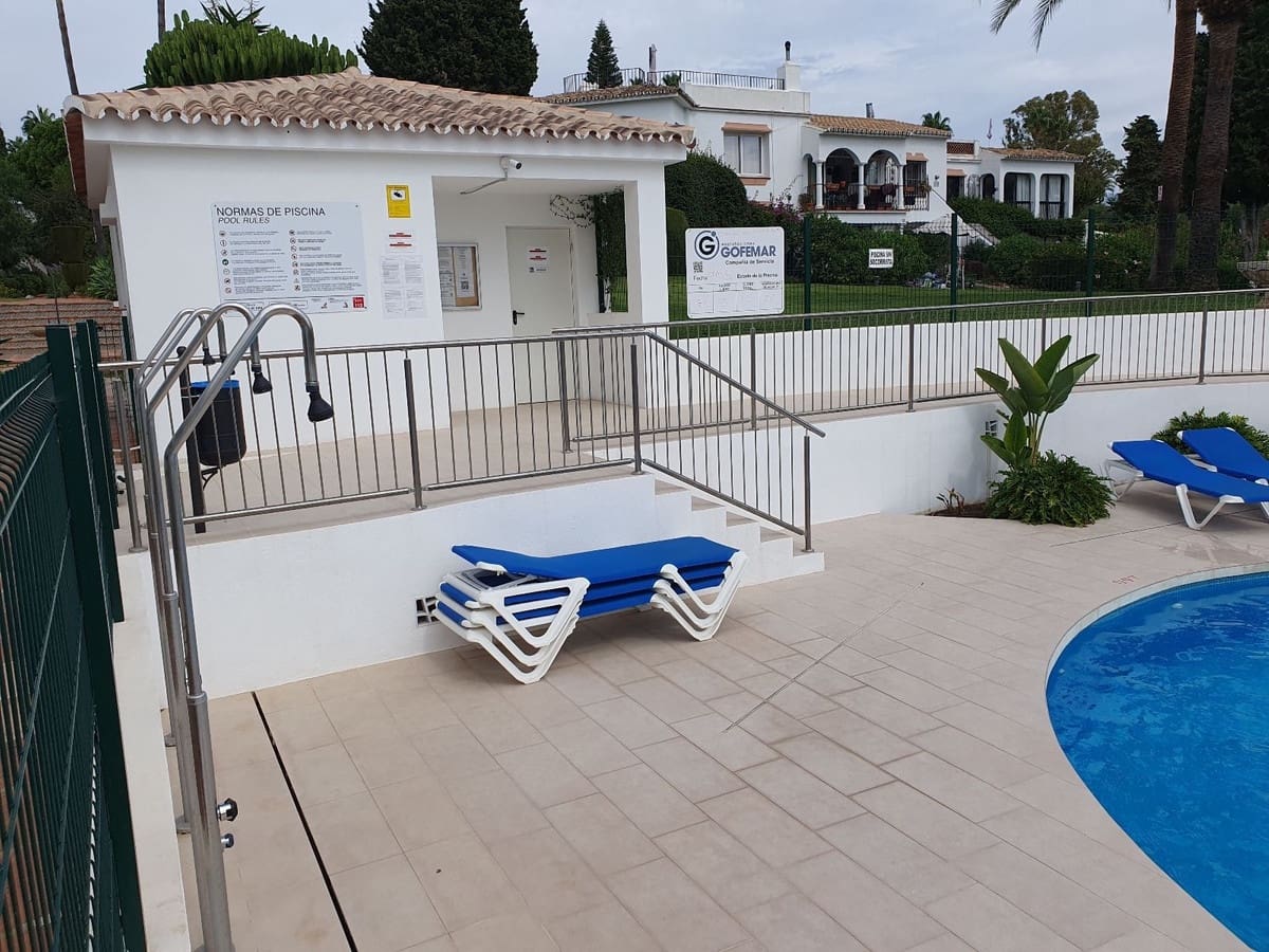 2 soverom Leilighet til salgs i El Paraiso med svømmebasseng garasje - € 425 000 (Ref: 10128654)