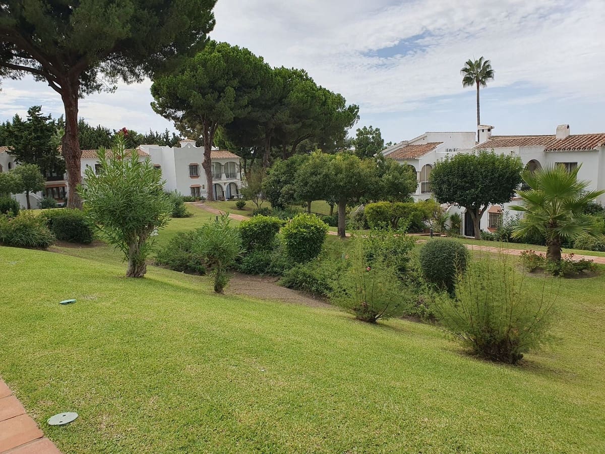 2 soverom Leilighet til salgs i El Paraiso med svømmebasseng garasje - € 425 000 (Ref: 10128654)