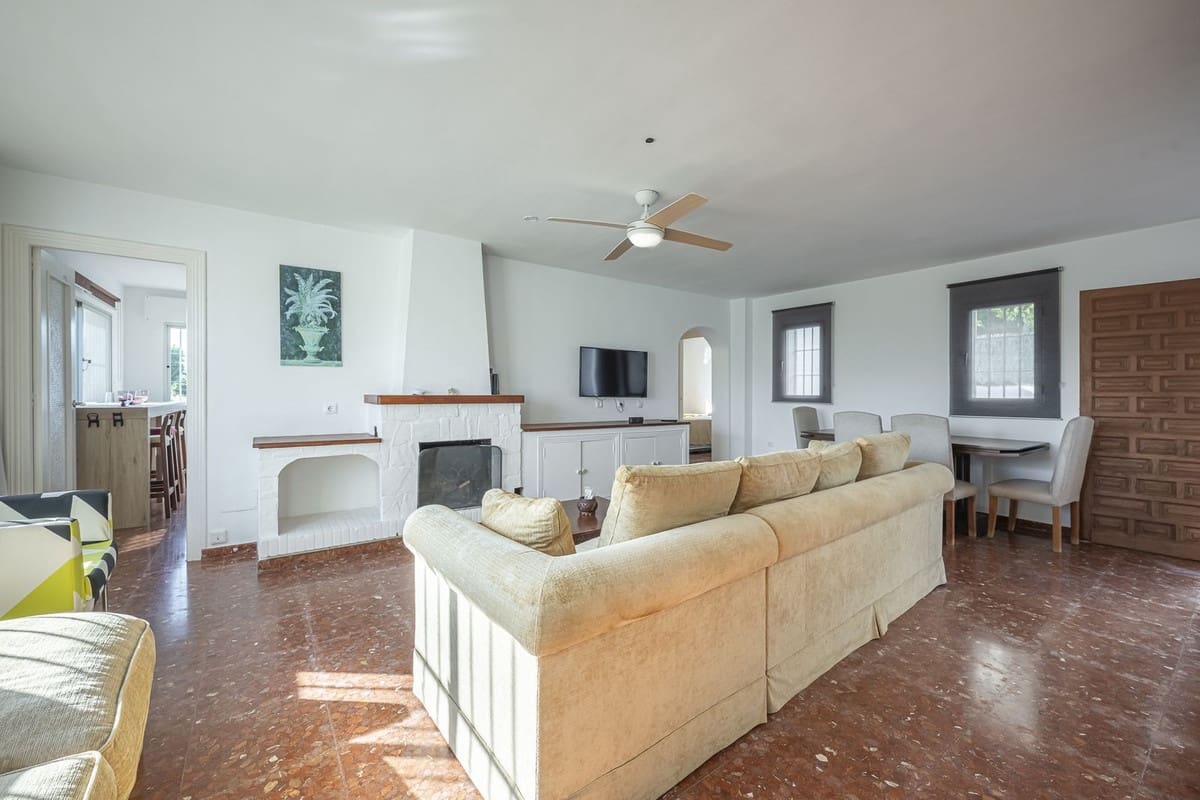 3 quarto Moradia para venda em El Padron com piscina garagem - 879 000 € (Ref: 10128655)
