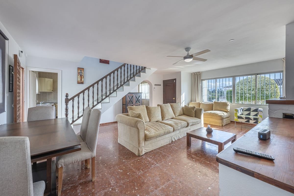 3 quarto Moradia para venda em El Padron com piscina garagem - 879 000 € (Ref: 10128655)