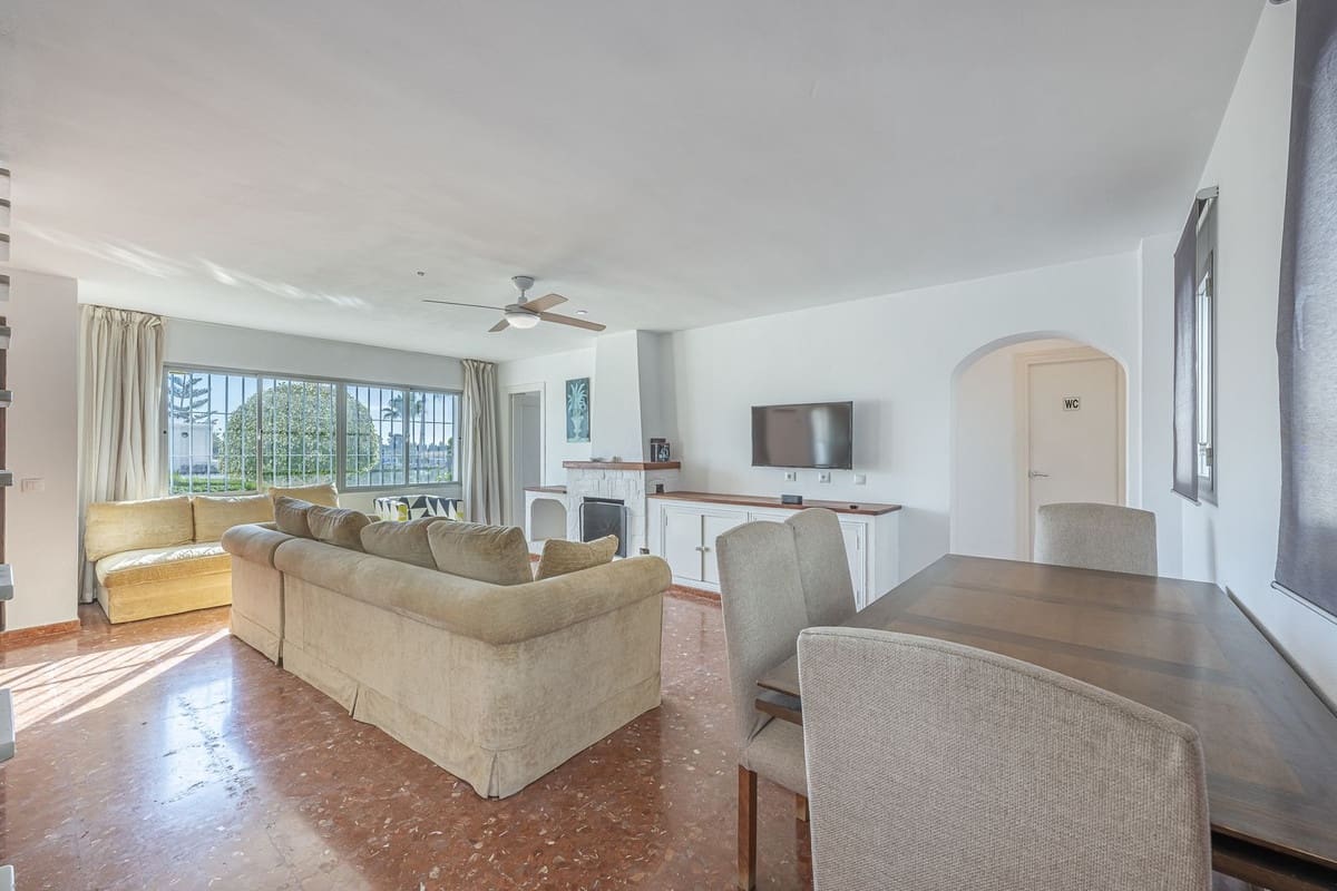 3 quarto Moradia para venda em El Padron com piscina garagem - 879 000 € (Ref: 10128655)