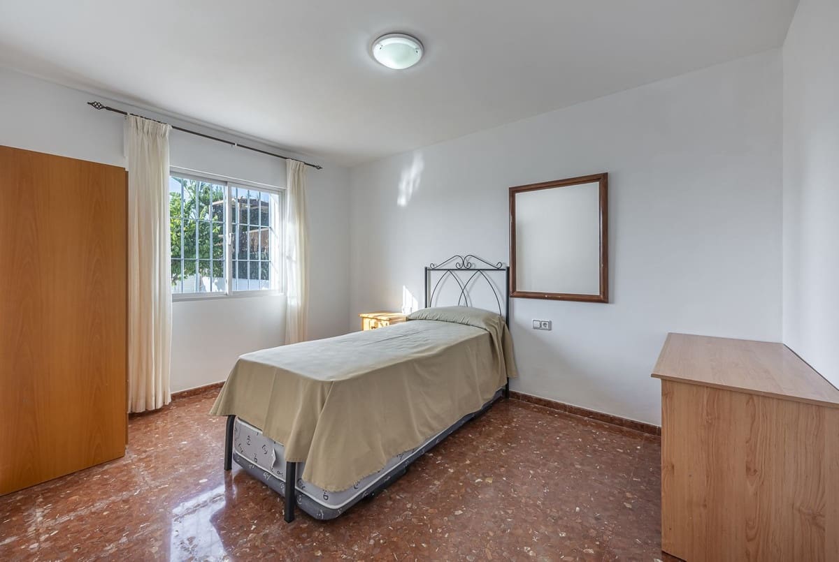 3 quarto Moradia para venda em El Padron com piscina garagem - 879 000 € (Ref: 10128655)