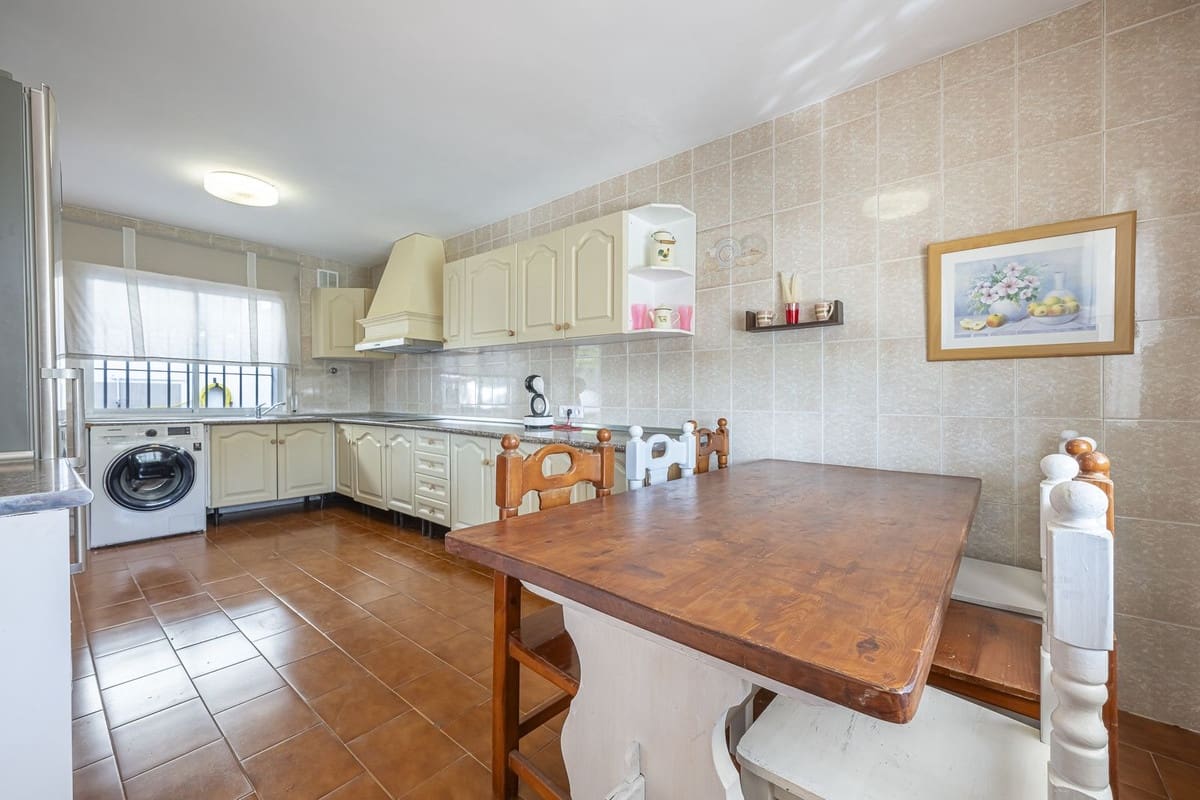 3 quarto Moradia para venda em El Padron com piscina garagem - 879 000 € (Ref: 10128655)
