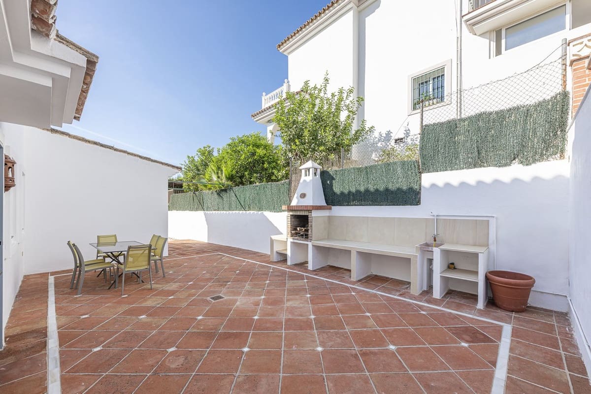 3 quarto Moradia para venda em El Padron com piscina garagem - 879 000 € (Ref: 10128655)