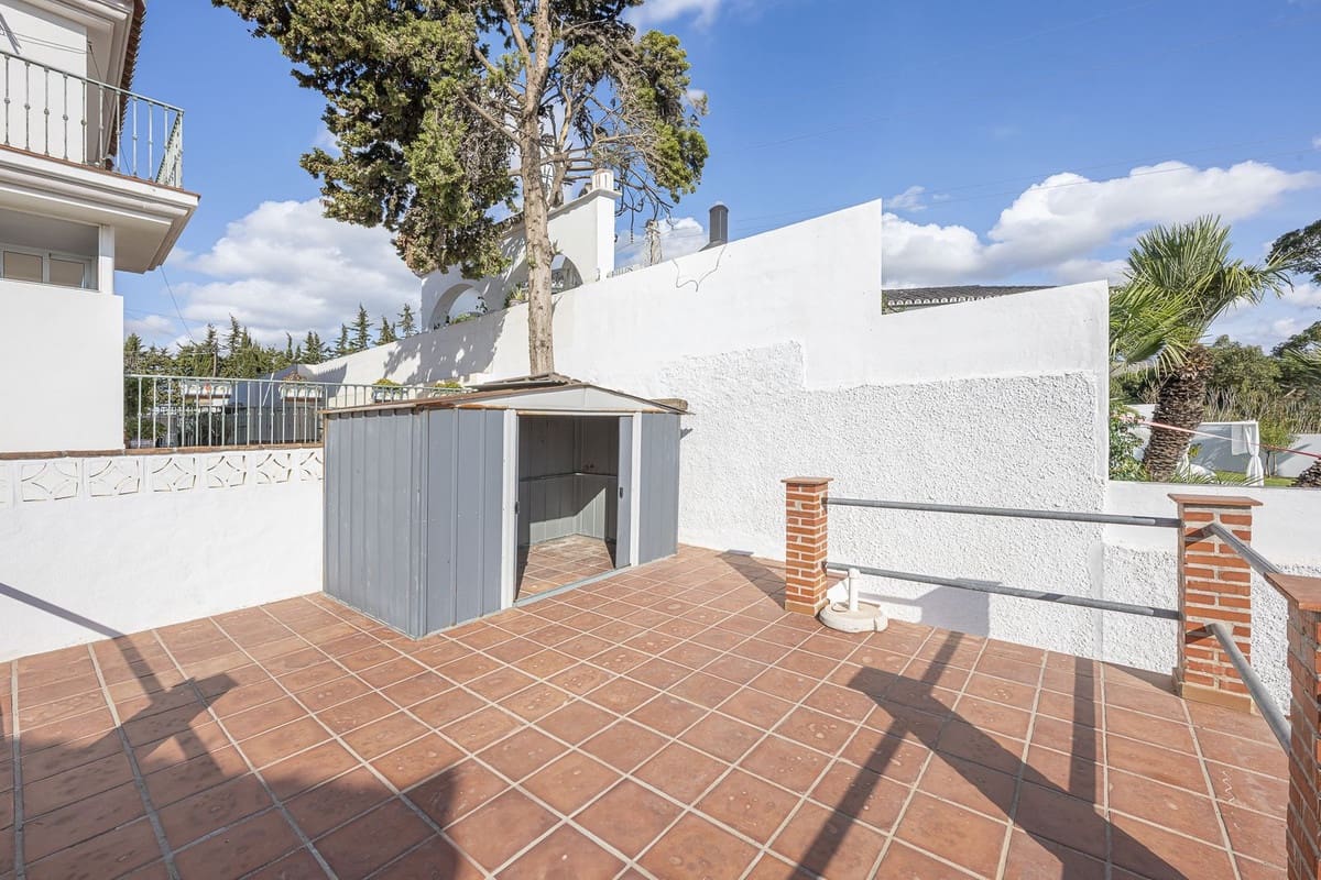 3 quarto Moradia para venda em El Padron com piscina garagem - 879 000 € (Ref: 10128655)