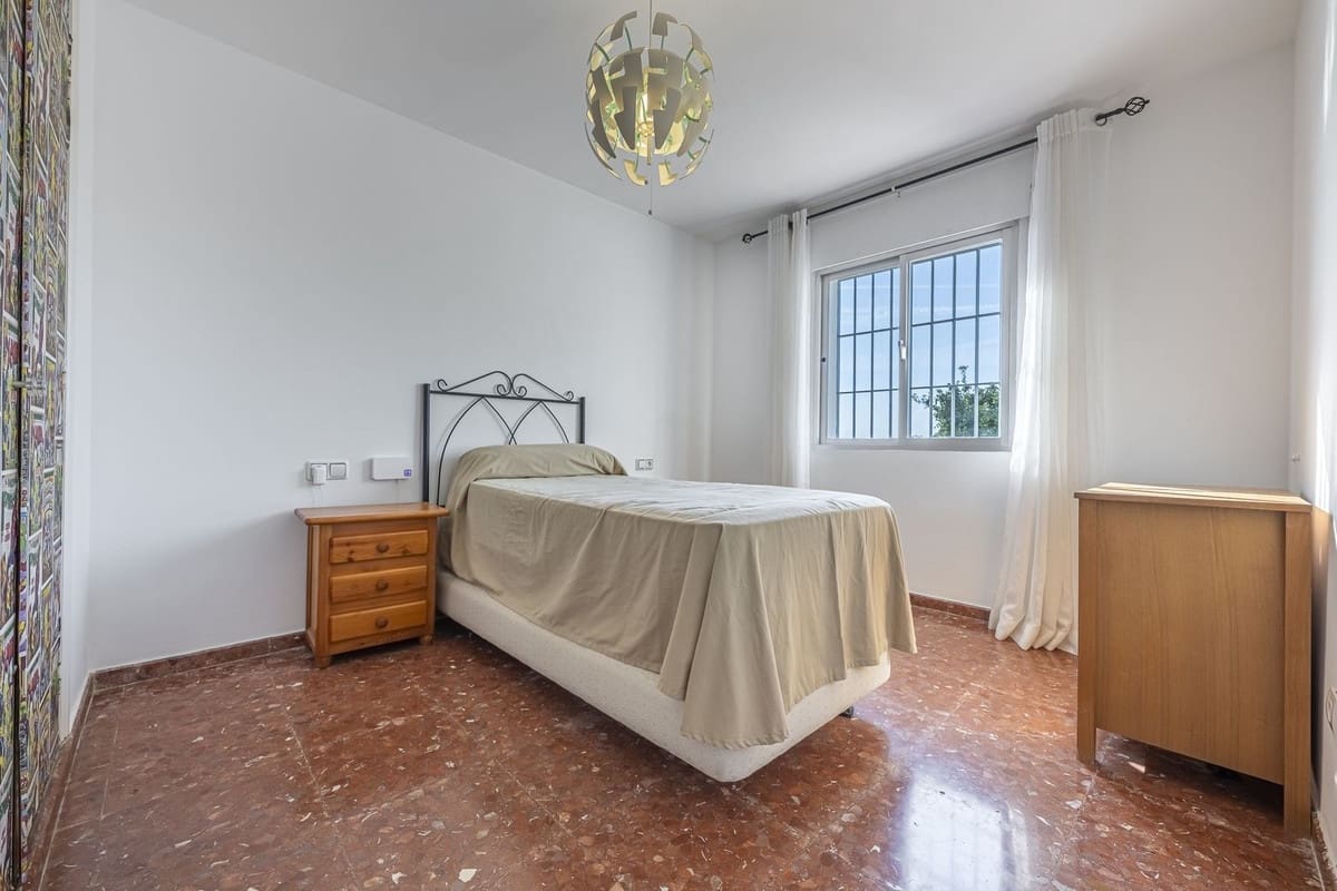 3 quarto Moradia para venda em El Padron com piscina garagem - 879 000 € (Ref: 10128655)