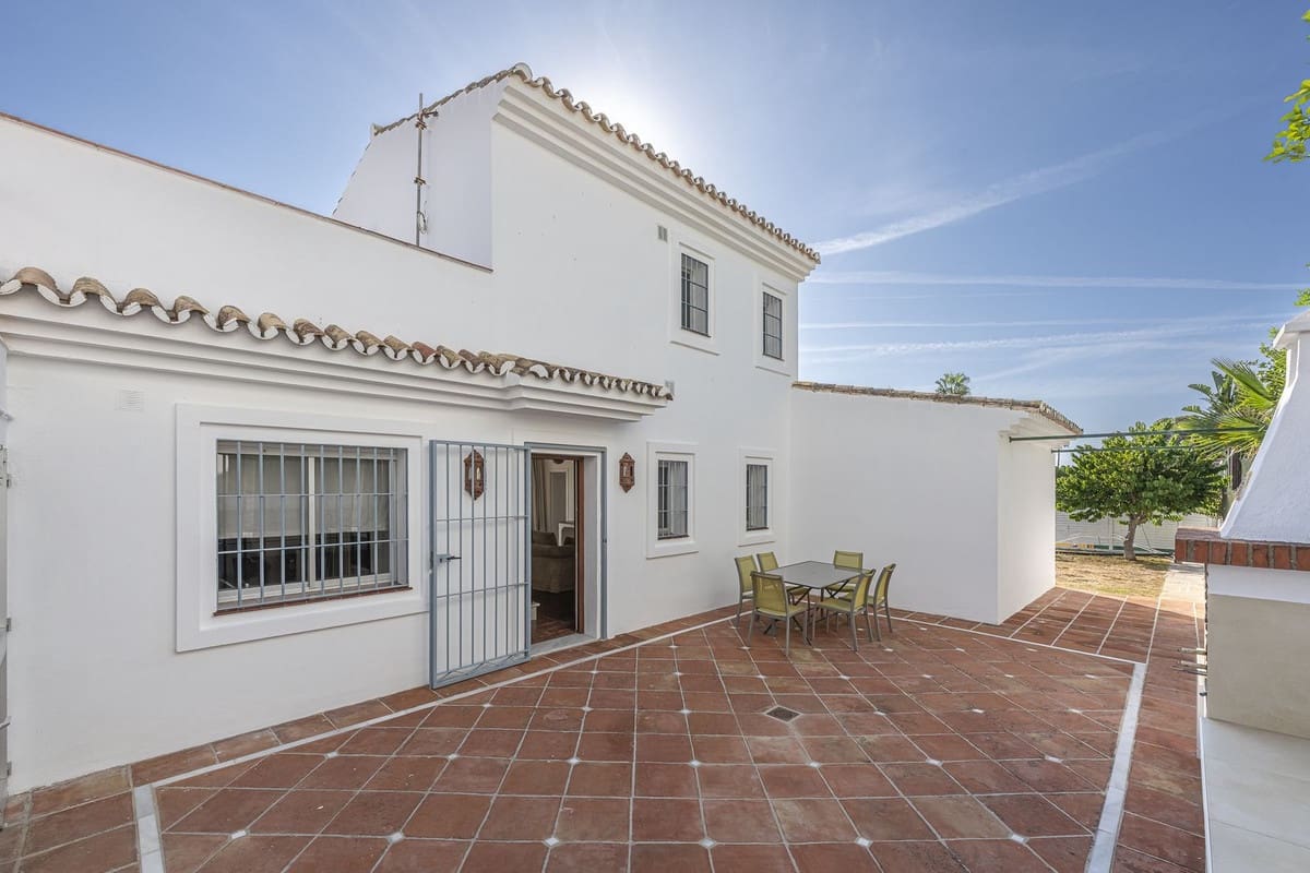 3 quarto Moradia para venda em El Padron com piscina garagem - 879 000 € (Ref: 10128655)