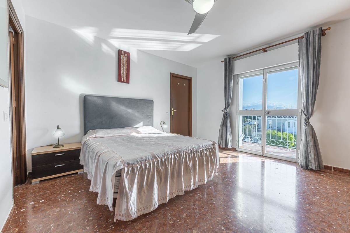 3 quarto Moradia para venda em El Padron com piscina garagem - 879 000 € (Ref: 10128655)