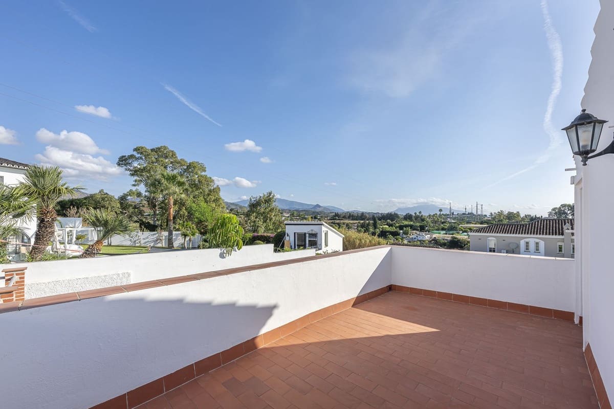 3 quarto Moradia para venda em El Padron com piscina garagem - 879 000 € (Ref: 10128655)