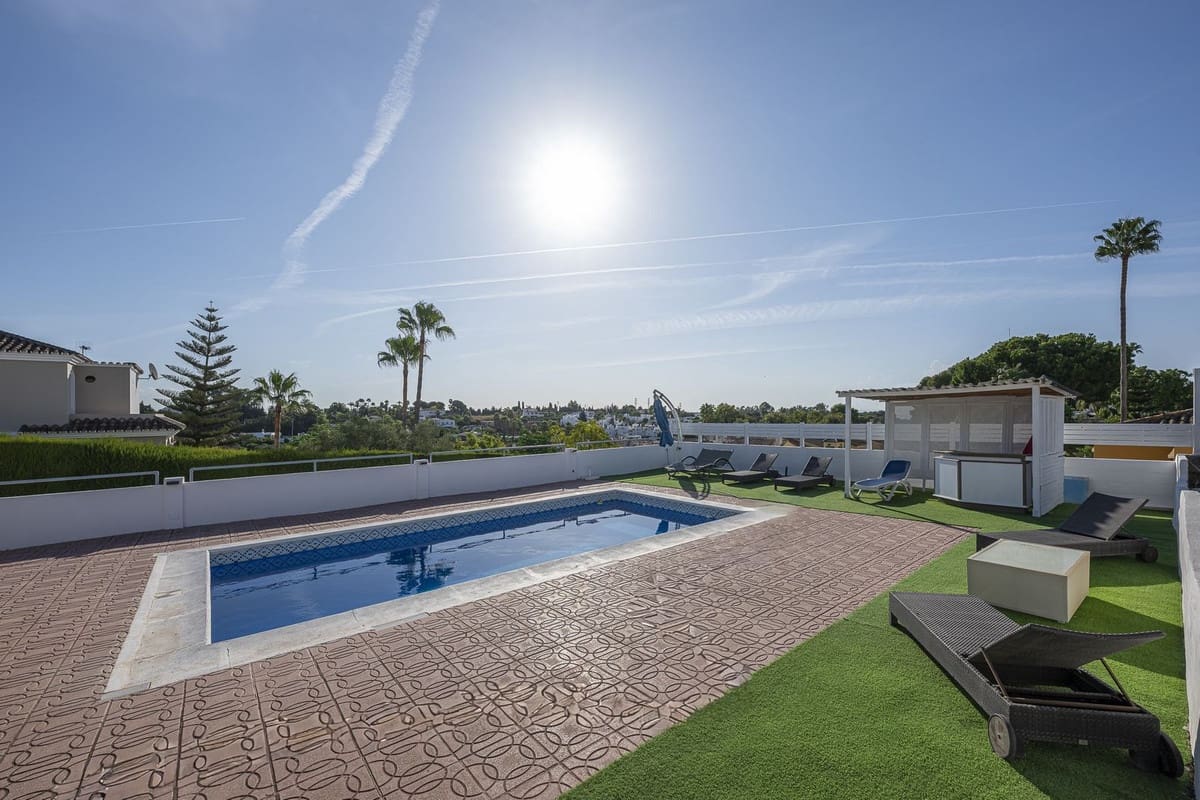 3 quarto Moradia para venda em El Padron com piscina garagem - 879 000 € (Ref: 10128655)
