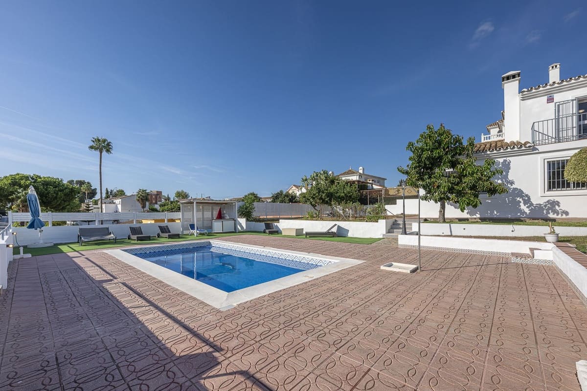 3 quarto Moradia para venda em El Padron com piscina garagem - 879 000 € (Ref: 10128655)