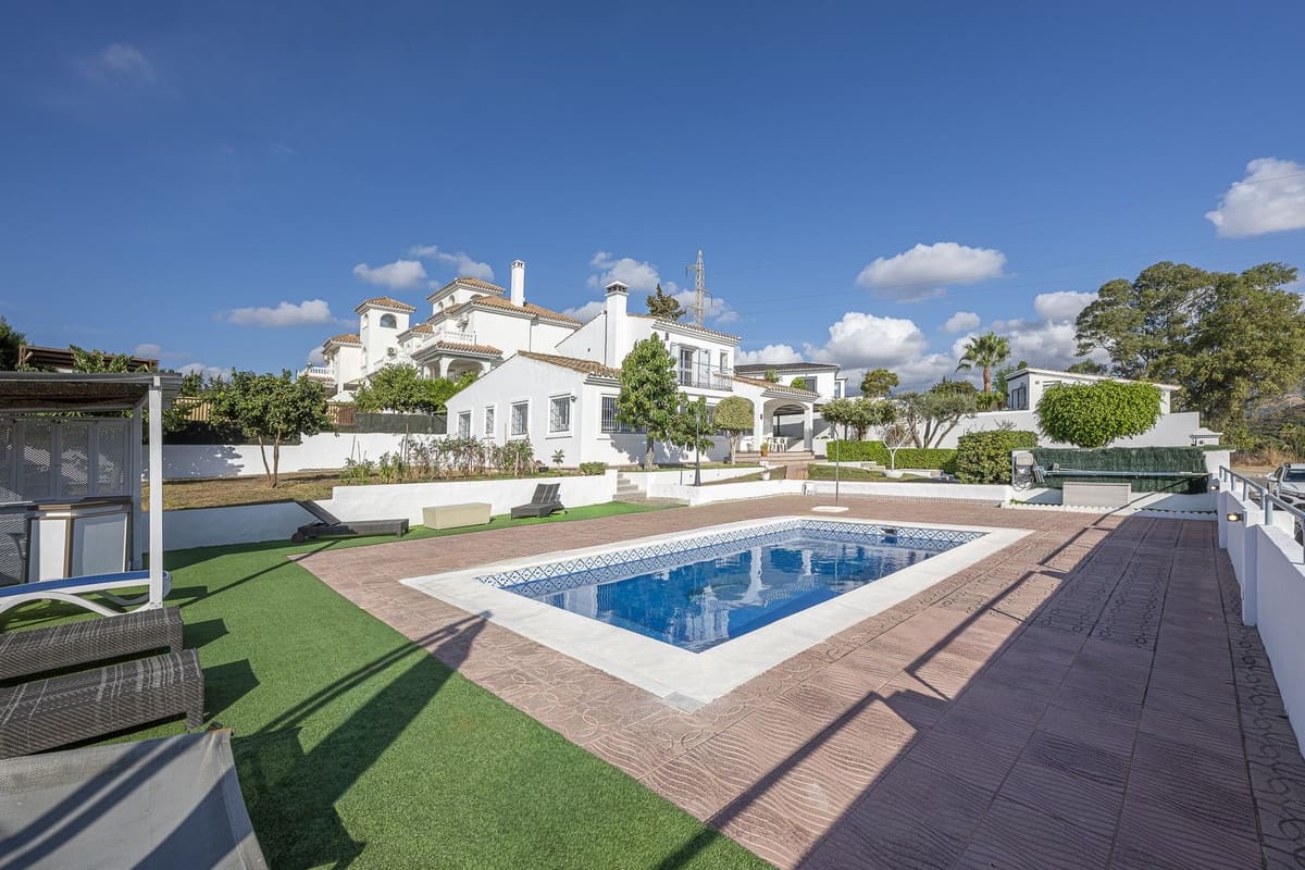 3 quarto Moradia para venda em El Padron com piscina garagem - 879 000 € (Ref: 10128655)