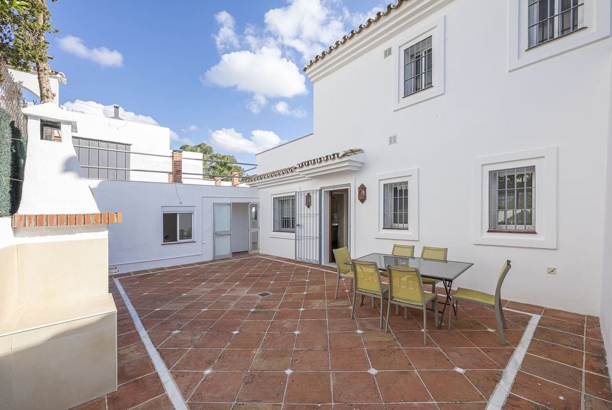 3 quarto Moradia para venda em El Padron com piscina garagem - 879 000 € (Ref: 10128655)
