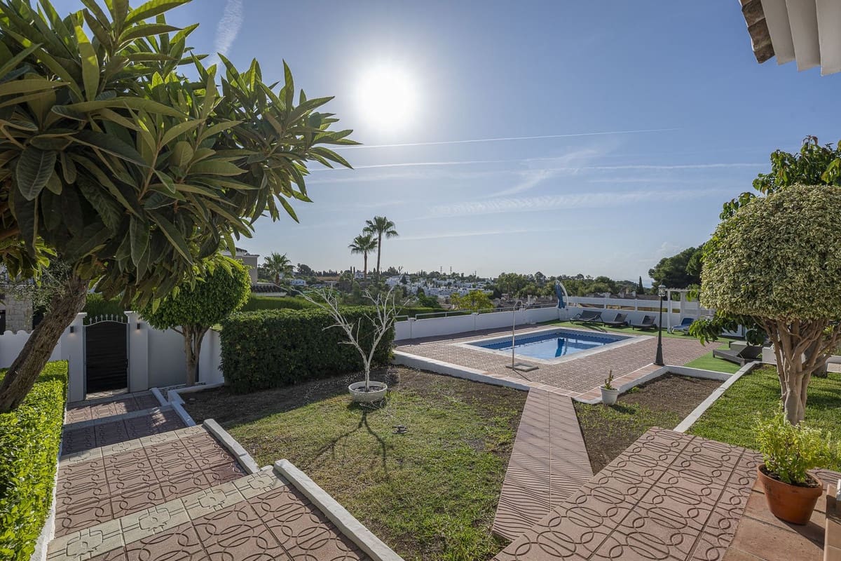 3 quarto Moradia para venda em El Padron com piscina garagem - 879 000 € (Ref: 10128655)