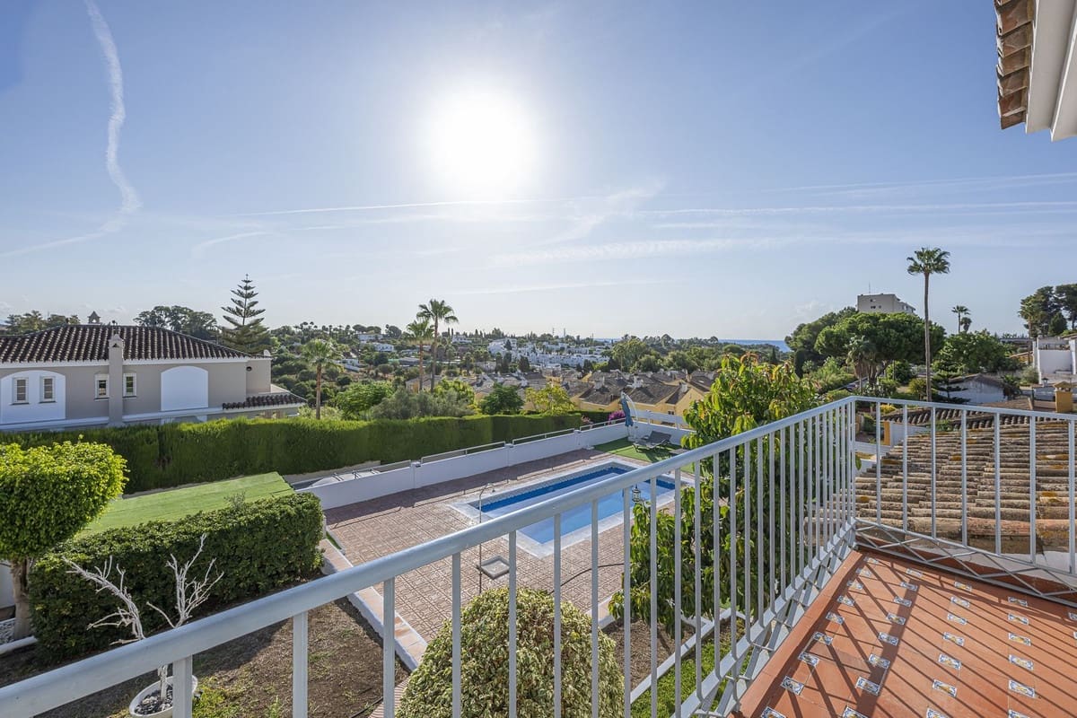 3 quarto Moradia para venda em El Padron com piscina garagem - 879 000 € (Ref: 10128655)
