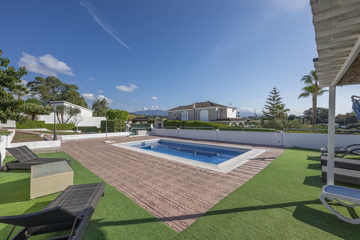 3 quarto Moradia para venda em El Padron com piscina garagem - 879 000 € (Ref: 10128655)