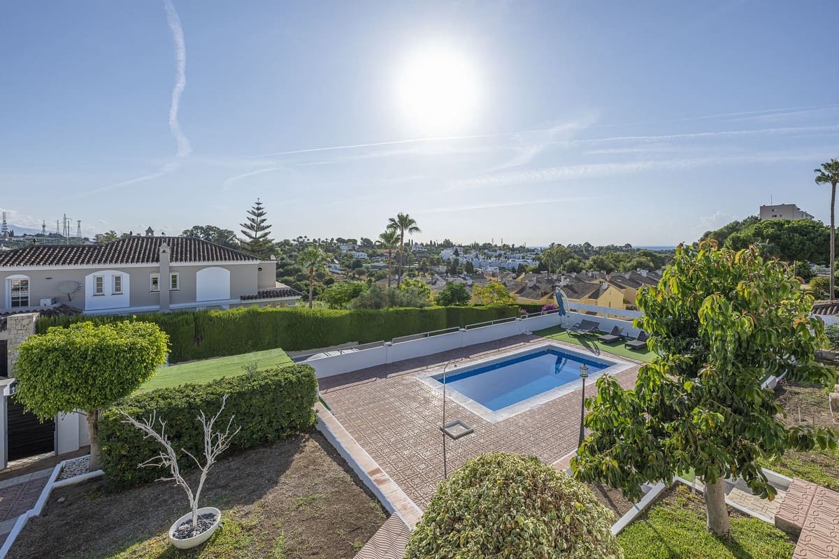 3 quarto Moradia para venda em El Padron com piscina garagem - 879 000 € (Ref: 10128655)