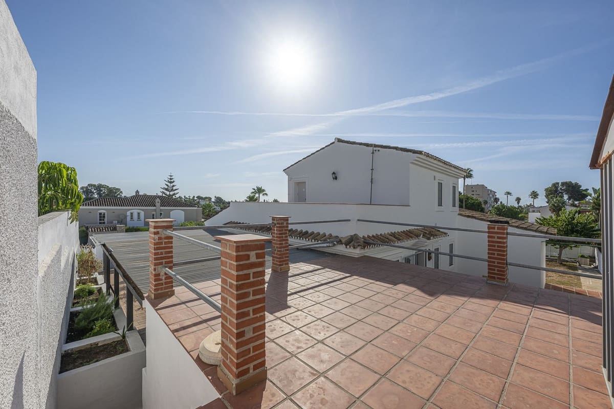 3 quarto Moradia para venda em El Padron com piscina garagem - 879 000 € (Ref: 10128655)