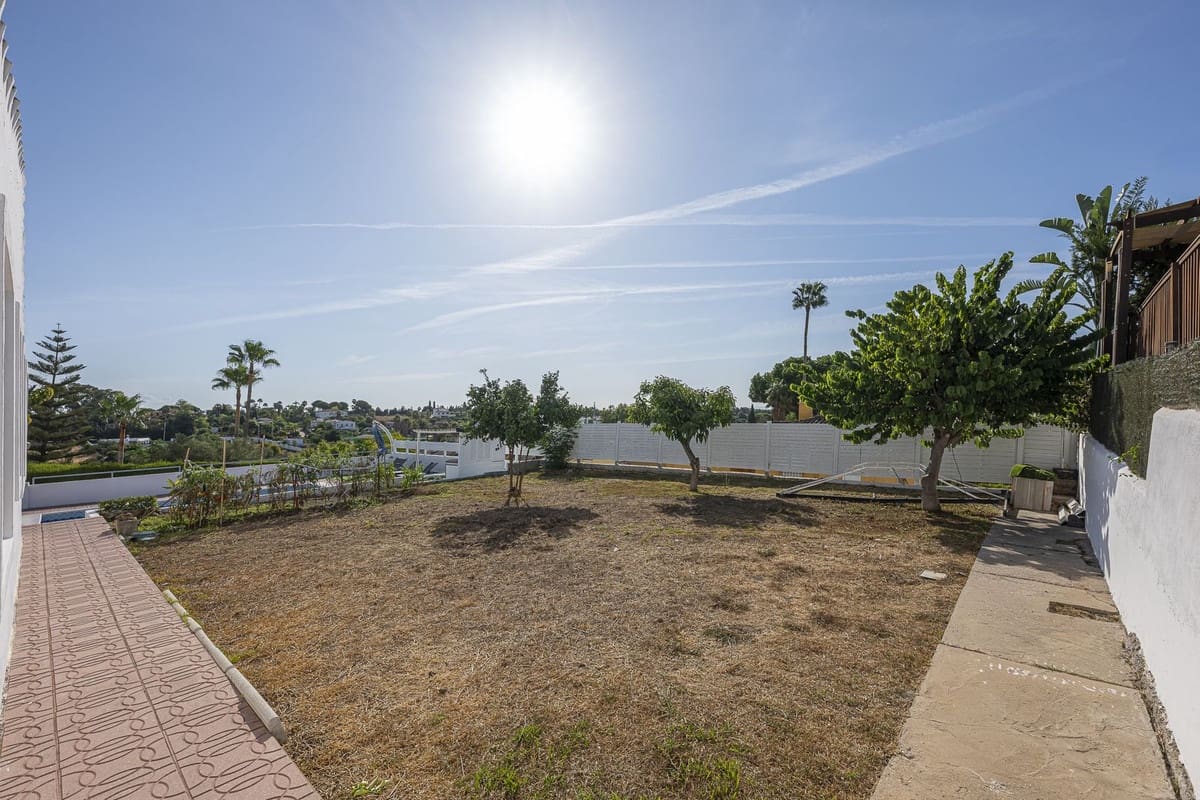3 quarto Moradia para venda em El Padron com piscina garagem - 879 000 € (Ref: 10128655)