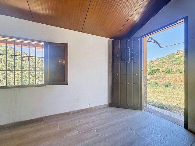 2 bedroom Finca/Country House for sale in Totalán with garage - € 382,000 (Ref: 10128668)