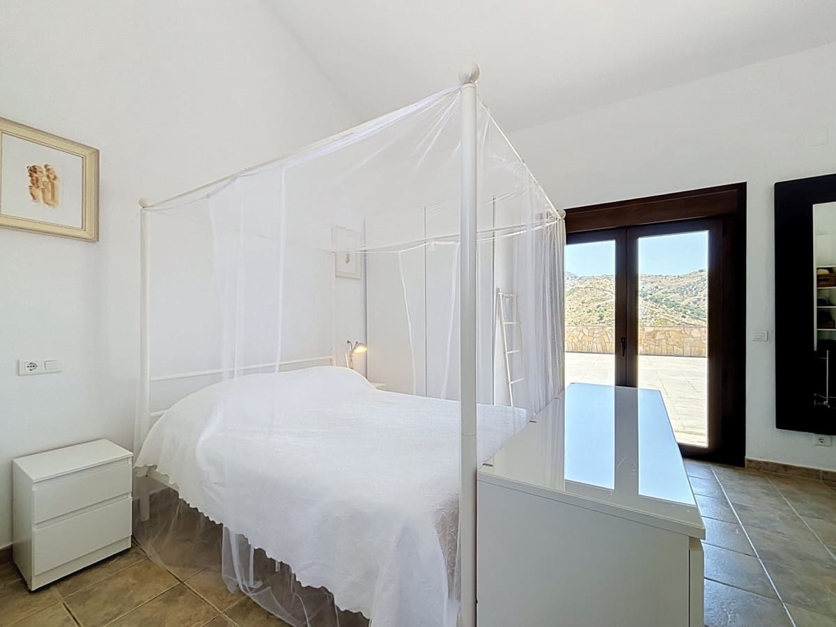 3 quarto Moradia para venda em Canillas de Aceituno com garagem - 485 000 € (Ref: 10128669)