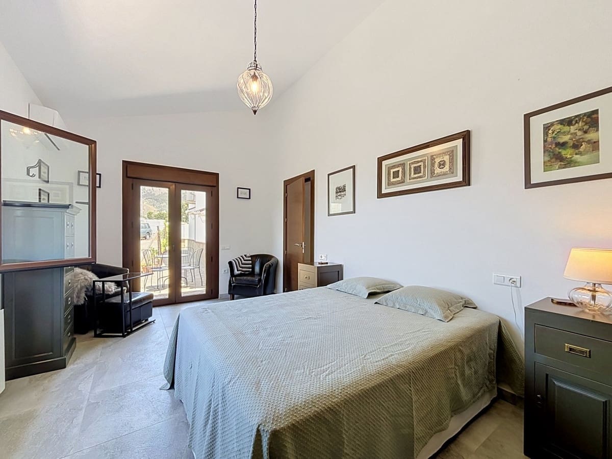 3 quarto Moradia para venda em Canillas de Aceituno com garagem - 485 000 € (Ref: 10128669)