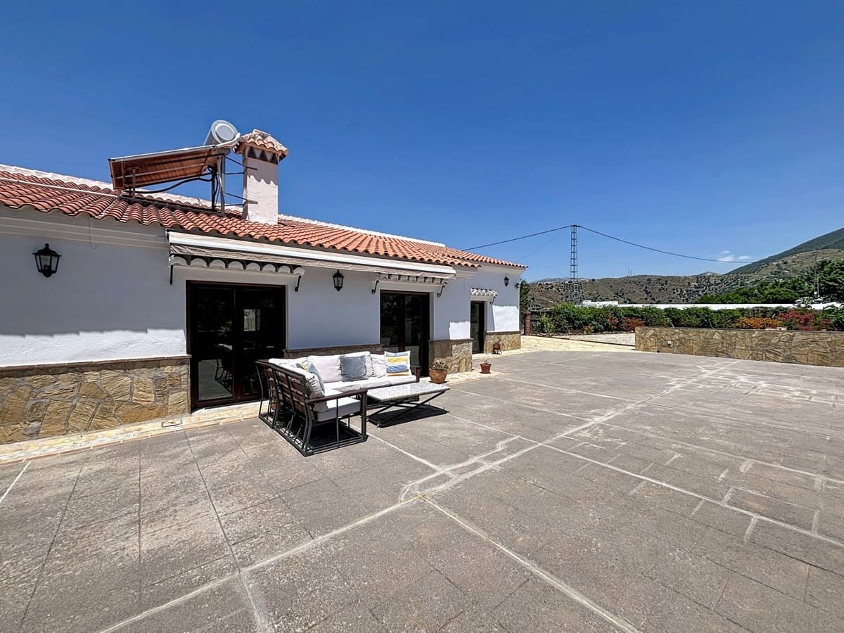 3 quarto Moradia para venda em Canillas de Aceituno com garagem - 485 000 € (Ref: 10128669)